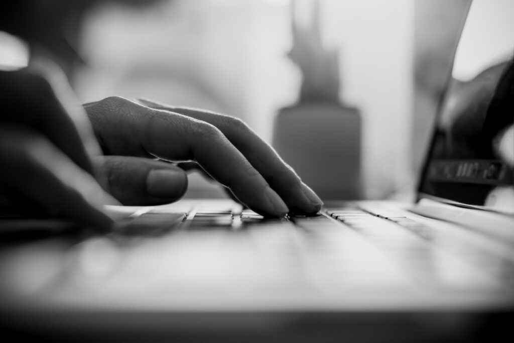 usuario comprando tienda online experiencia ecommerce